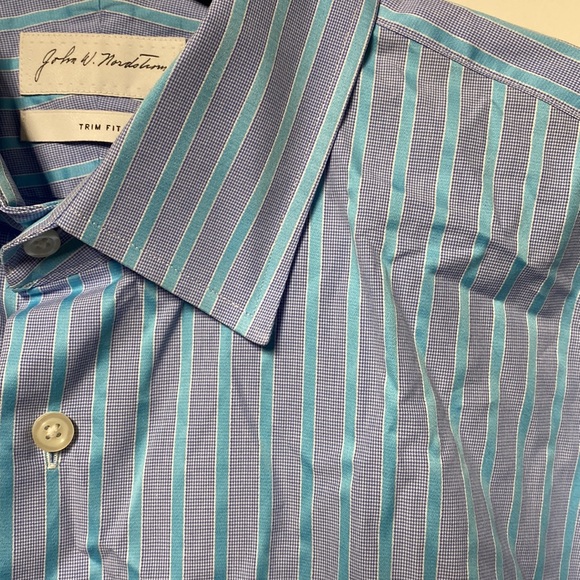 Mens Button-down with Subtle Shimmer in Stripe - Picture 3 of 4